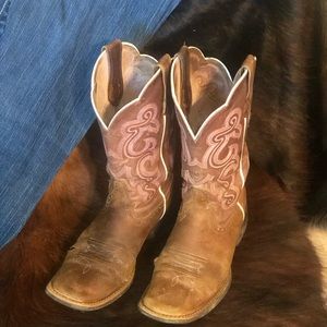 Ariat wide square toe cowboy boots